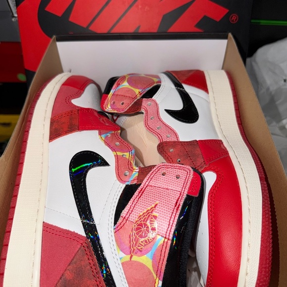 Jordan 1 Spider-Man High-Top Sneakers Brand New Size 7y - Picture 2 of 6